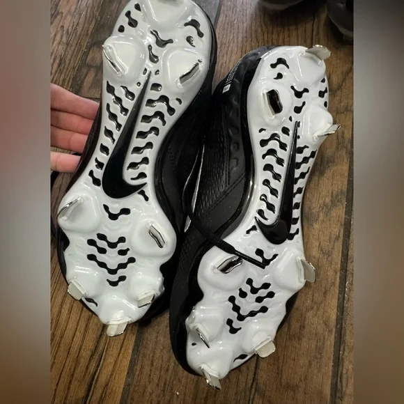 Nike Black Hyperdiamond 4 Softball Cleats Women - Picture 6 of 6